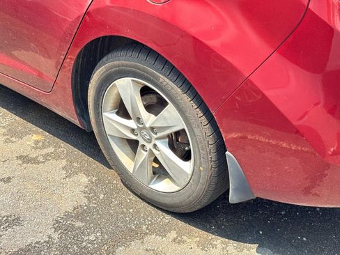 Used 2013 Hyundai Elantra GLS w/ Preferred Pkg FWD image 11
