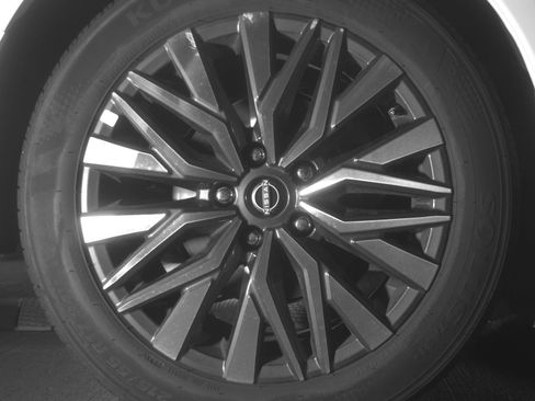 Used 2025 Nissan Altima 2.5 SV FWD image 15