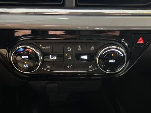 Used 2025 Chevrolet Trax LT w/ Driver Confidence Package FWD image 17