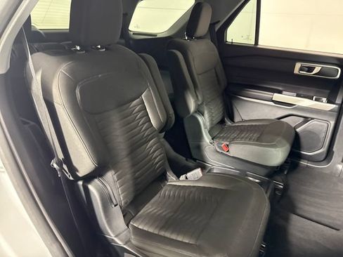 Used 2021 Ford Explorer XLT AWD/4WD image 31