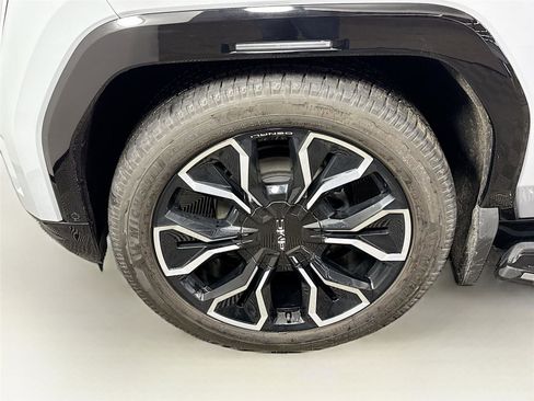 Used 2024 GMC Sierra EV Denali image 25