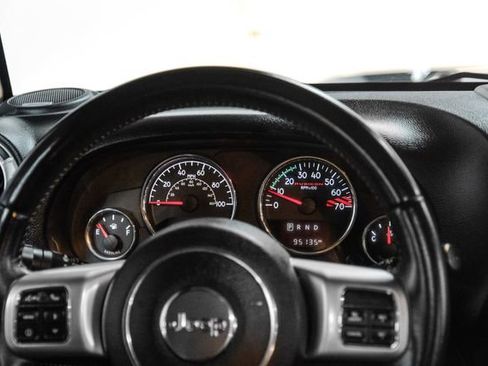 Used 2016 Jeep Wrangler Unlimited Rubicon image 19