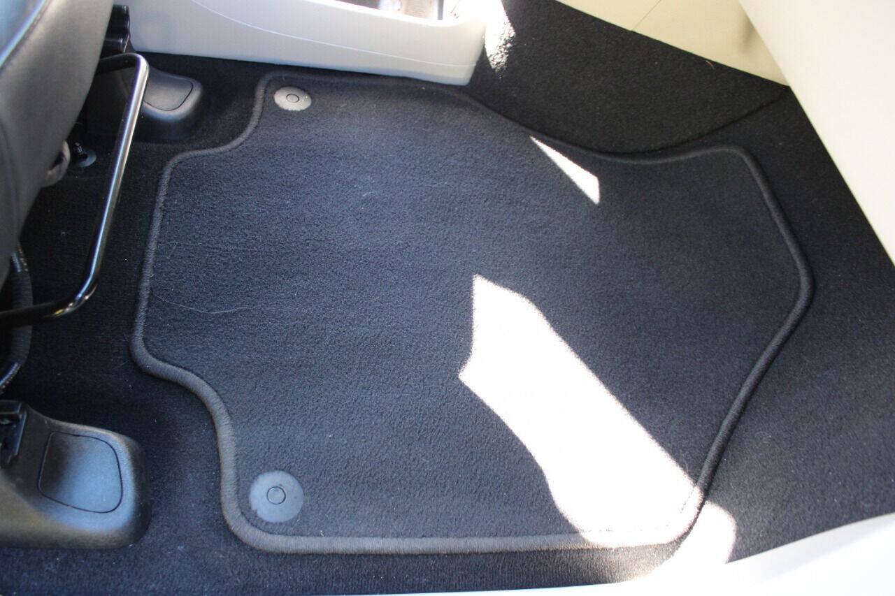 Used 2020 Chrysler Pacifica Touring-L FWD image 14