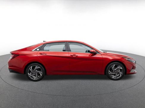 Used 2025 Hyundai Elantra Limited FWD image 9