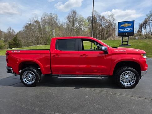 Used 2025 Chevrolet Silverado 1500 LT AWD/4WD image 9