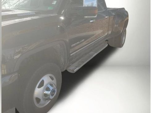Used 2019 GMC Sierra 3500 Denali w/ Duramax Plus Package image 2