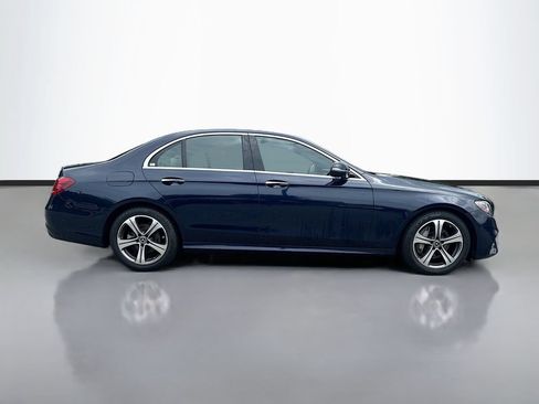 Used 2017 Mercedes-Benz E 300 4MATIC image 2