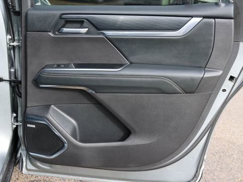 Used 2025 GMC Acadia Elevation FWD image 18
