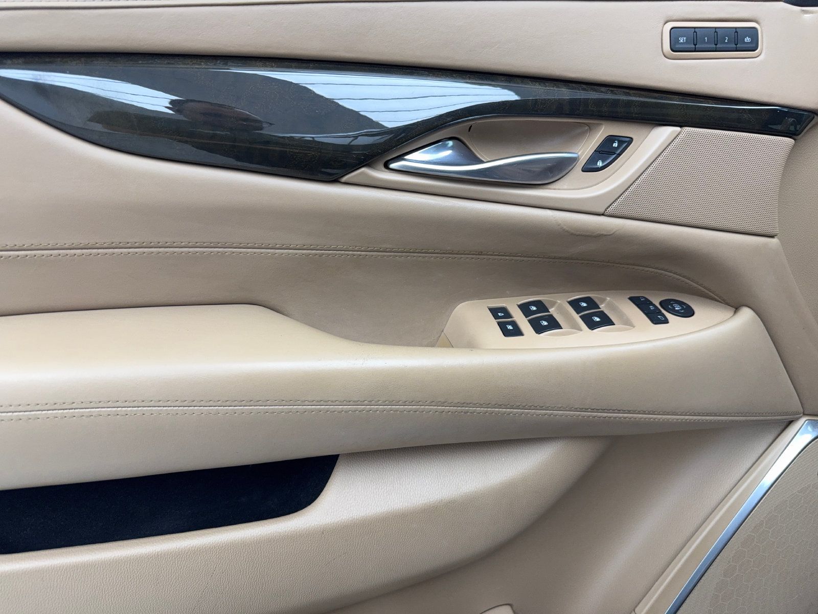 Used 2019 Cadillac Escalade Platinum AWD/4WD image 35