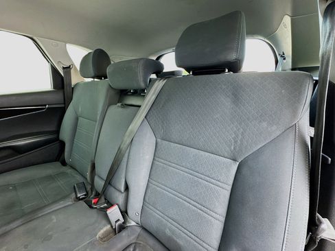 Used 2019 Kia Sorento LX image 15