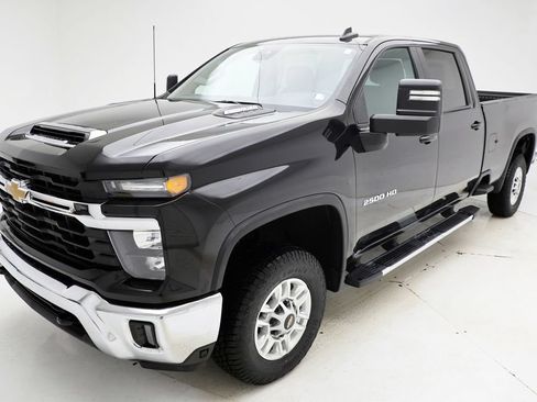 Used 2025 Chevrolet Silverado 2500 LT w/ Convenience Package AWD/4WD image 2