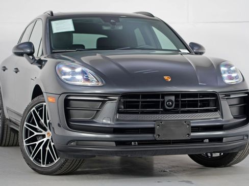 Used 2023 Porsche Macan image 4
