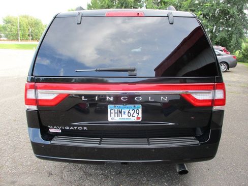 Used 2017 Lincoln Navigator L Select AWD/4WD image 7