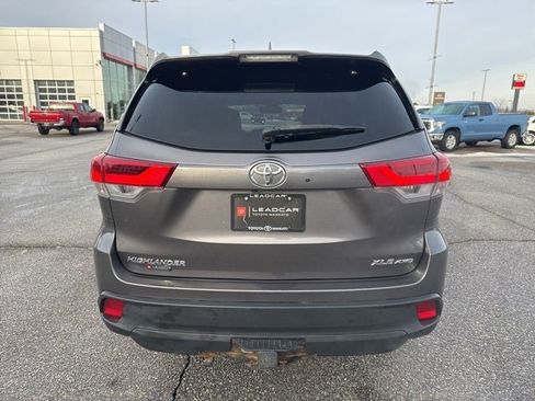 Used 2017 Toyota Highlander XLE image 10