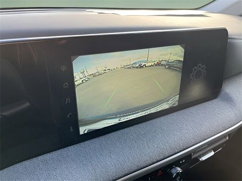 Used 2025 Nissan Kicks SV image 17