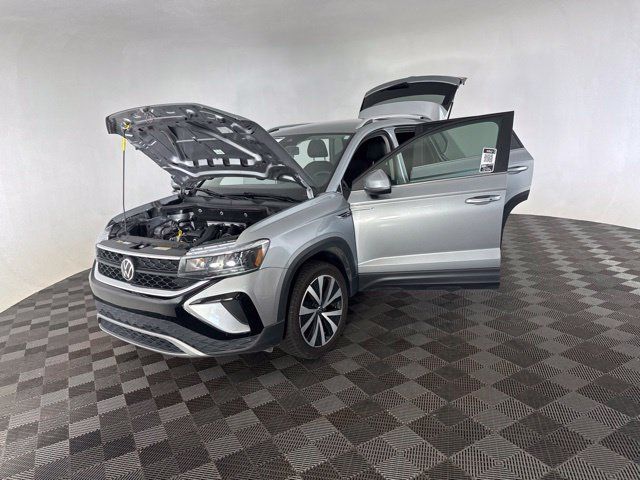 Used 2022 Volkswagen Taos SE w/ IQ.Drive SE Package FWD image 12