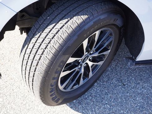 Certified 2025 Ford Expedition Platinum AWD/4WD image 13