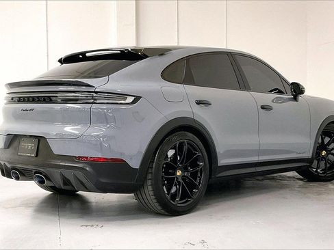 Used 2024 Porsche Cayenne Turbo GT image 4