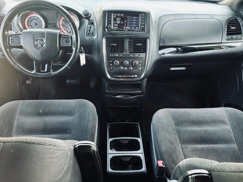 Used 2018 Dodge Grand Caravan SE FWD image 16