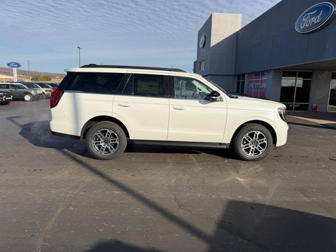 New 2026 Ford Expedition Active AWD/4WD image 2