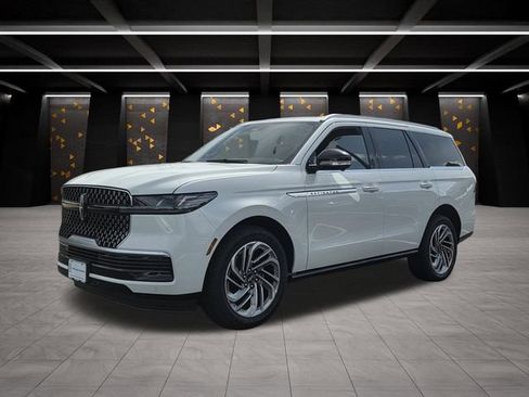 New 2026 Lincoln Navigator Reserve AWD/4WD image 4