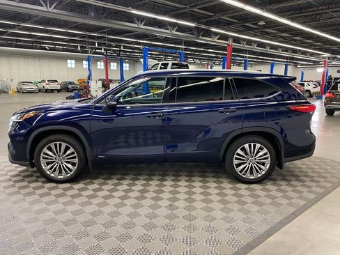 Used 2022 Toyota Highlander Platinum image 9