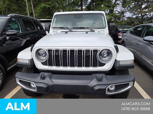 Used 2025 Jeep Wrangler Unlimited Sahara AWD/4WD image 19