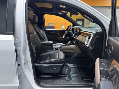 Used 2024 GMC Canyon Denali image 20