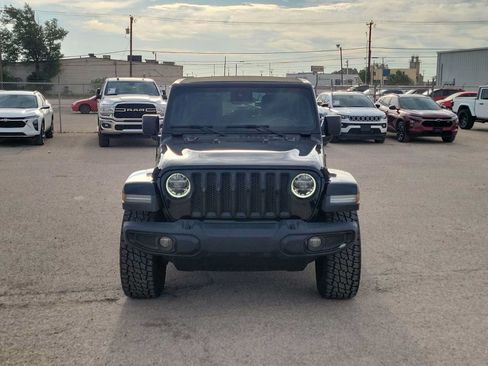 Used 2019 Jeep Wrangler Unlimited Sahara AWD/4WD image 3