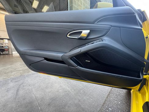 Used 2022 Porsche 718 Cayman RWD image 26