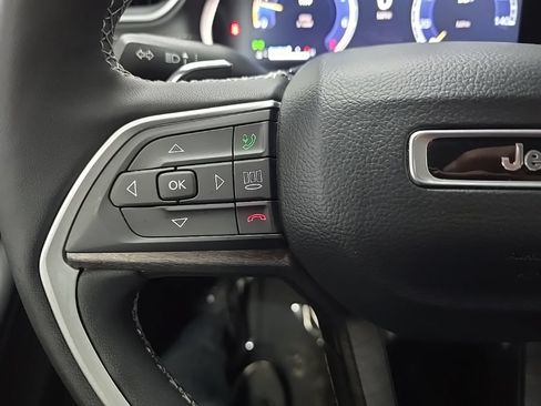Used 2023 Jeep Grand Cherokee L Limited AWD/4WD image 20
