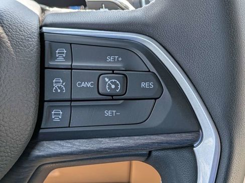 Used 2023 Jeep Grand Cherokee L Limited w/ Trailer Tow Group (B) AWD/4WD image 30