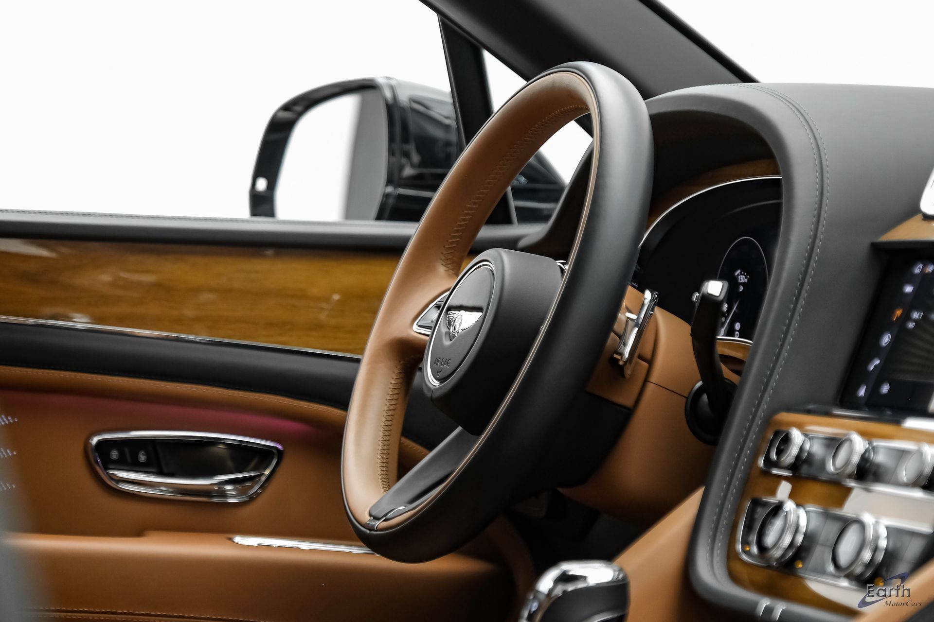 Used 2023 Bentley Bentayga Extended Wheelbase AWD/4WD image 48