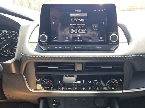Used 2024 Nissan Rogue SV w/ SV Premium Package FWD image 8