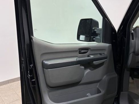 Used 2020 Nissan NV 3500 SL image 22