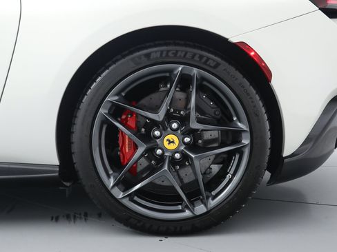 Certified 2025 Ferrari Roma Spider RWD image 42