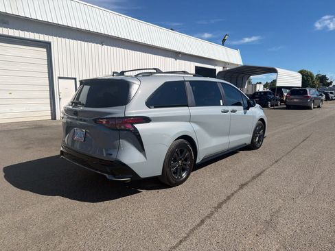 Used 2026 Toyota Sienna XSE AWD/4WD image 3