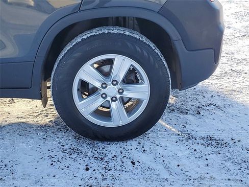 Used 2017 Chevrolet Trax LT w/ Driver Confidence Package image 5
