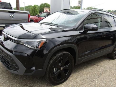 New 2025 Volkswagen Taos SE image 2