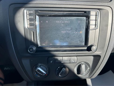 Used 2017 Volkswagen Jetta SE image 15