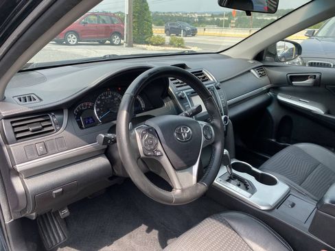 Used 2014 Toyota Camry SE FWD image 11