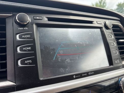 Used 2019 Toyota Highlander XLE AWD/4WD image 24