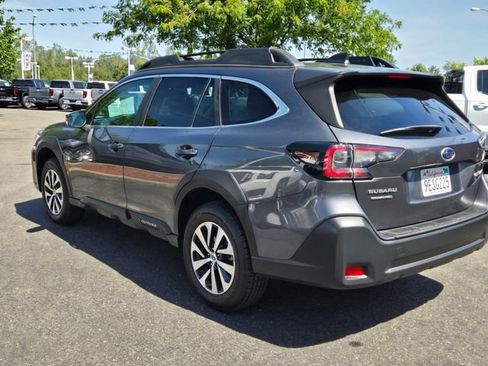 Used 2023 Subaru Outback Premium AWD/4WD image 6