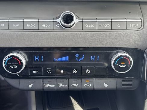 Used 2025 Hyundai Elantra SEL image 19