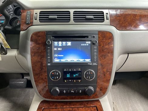 Used 2012 Chevrolet Avalanche LTZ image 25