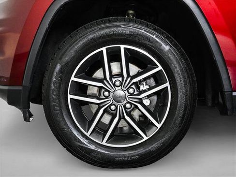 Used 2020 Jeep Grand Cherokee Limited AWD/4WD image 24