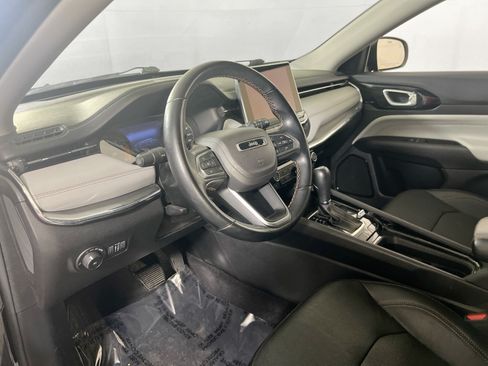 Used 2022 Jeep Compass Limited AWD/4WD image 9