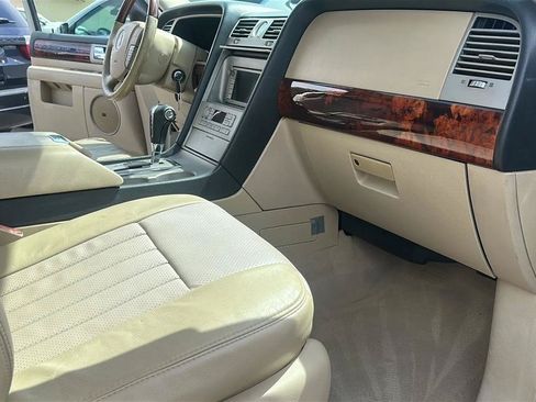 Used 2005 Lincoln Navigator Luxury AWD/4WD image 35