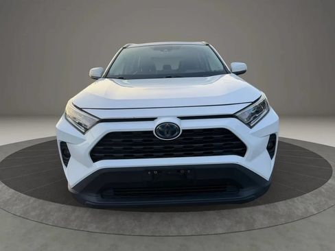 Used 2021 Toyota RAV4 XLE w/ Convenience Package AWD/4WD image 2