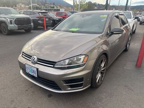 Used 2017 Volkswagen Golf R 4-Door image 4